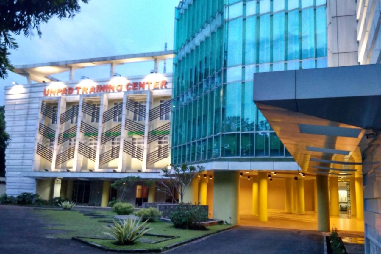 Utc Dago Hotel Bandung Esterno foto